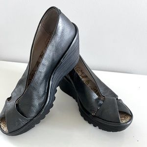 Fly London Wedge, pearl Black Leather size 37